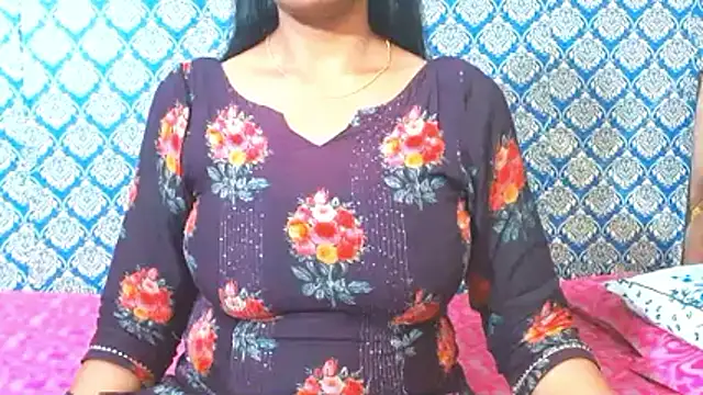 nikitahot3 online show from 05/18/26, 08:09