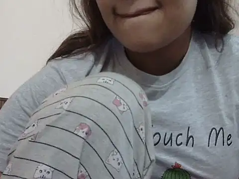 shekira99 online show from 12/21/25, 10:11