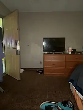 Stressreliever82 online show from 04/15/26, 05:14