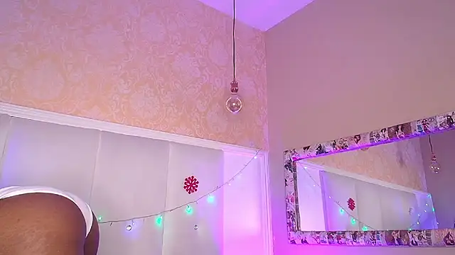 MichaelaCox online show from 12/20/25, 04:36