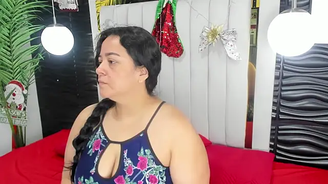 Snapshot of lucia_vonne_ chatting on 12/14/24, 11:29 lucia vonne online show from 12/14/24, 11:29