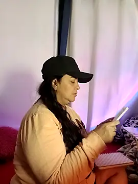 lucia vonne  online show from 04/22/26, 01:52