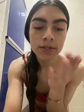 Snapshot of valendoll chatting on 01/23/25, 01:51 valendoll online show from 01/23/25, 01:51