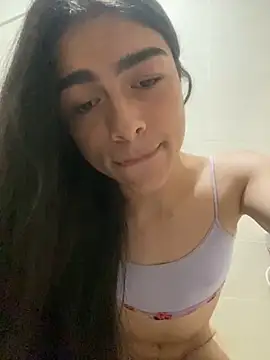 Snapshot of valendoll chatting on 01/27/25, 02:10 valendoll online show from 01/27/25, 02:10