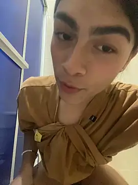 Snapshot of valendoll chatting on 01/29/25, 12:12 valendoll online show from 01/29/25, 12:12