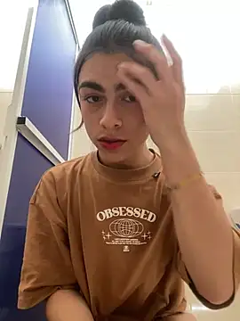 Snapshot of valendoll chatting on 01/29/25, 10:11 valendoll online show from 01/29/25, 10:11