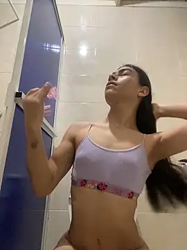 Snapshot of valendoll chatting on 02/10/25, 01:24 valendoll online show from 02/10/25, 01:24