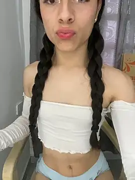 Snapshot of valendoll chatting on 02/27/25, 10:09 valendoll online show from 02/27/25, 10:09