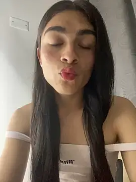 Snapshot of valendoll chatting on 03/13/25, 06:05 valendoll online show from 03/13/25, 06:05