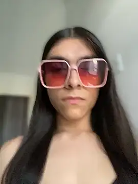 Snapshot of valendoll chatting on 10/20/25, 09:48 valendoll online show from 10/20/25, 09:48