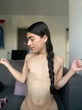 Snapshot of valendoll chatting on 10/29/25, 09:49 valendoll online show from 10/29/25, 09:49