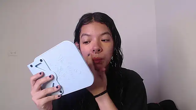 yungelitamor  online show from 01/16/25, 04:49