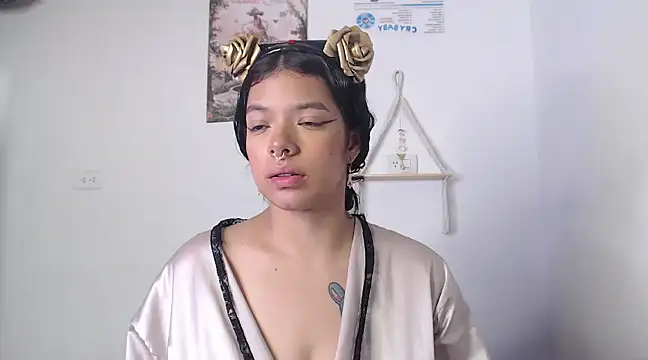 yungelitamor  online show from 02/02/25, 08:35