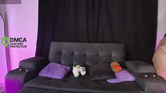 yungelitamor  online show from 04/23/26, 05:41