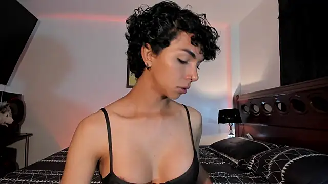 xhenisa  online show from 12/28/24, 02:22