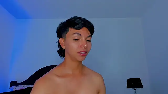 xhenisa  online show from 09/10/25, 09:37