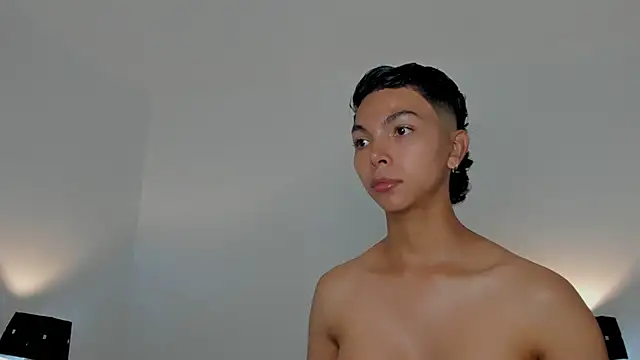 xhenisa  online show from 01/08/26, 08:33