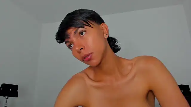 Snapshot of xhenisa_ chatting on 05/12/26, 04:48 xhenisa online show from 05/12/26, 04:48