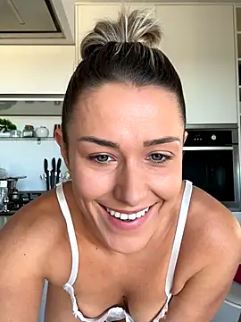 petrouchkaaa  online show from 11/25/25, 08:58