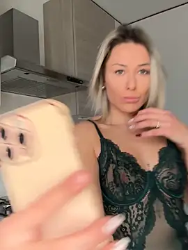 petrouchkaaa  online show from 02/06/26, 09:23