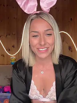 petrouchkaaa  online show from 04/06/26, 07:26