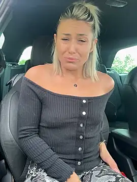 petrouchkaaa  online show from 04/12/26, 08:30