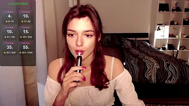 Snapshot of olivia_jeas chatting on 03/18/25, 07:10 olivia jeas online show from 03/18/25, 07:10