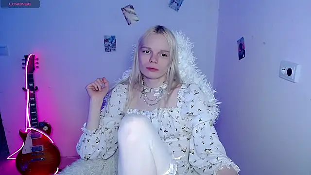 Emily Nyaffee online show from 02/02/26, 03:33