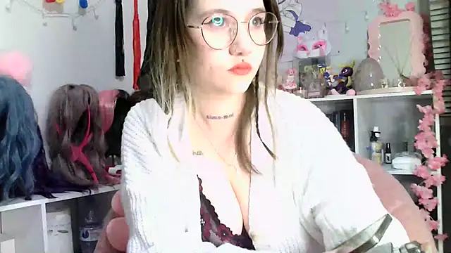 Snapshot of sullye chatting on 03/03/25, 06:33 sullye online show from 03/03/25, 06:33