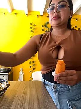 NatashaBrown12 online show from 10/01/25, 08:59