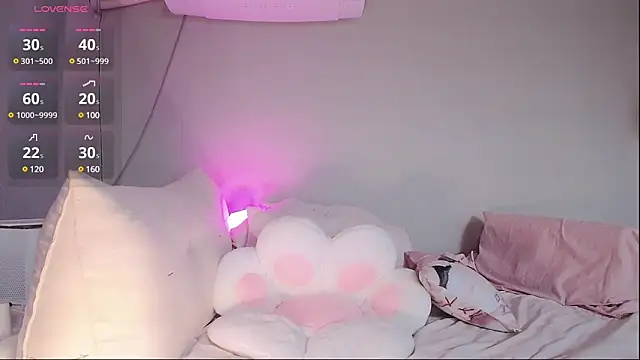 Snapshot of tw_Sutew chatting on 12/20/24, 11:32 tw Sutew online show from 12/20/24, 11:32