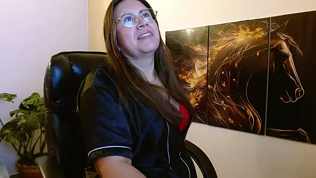 Snapshot of amalia_brunette chatting on 05/17/26, 10:00 amalia brunette online show from 05/17/26, 10:00
