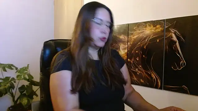 Snapshot of amalia_brunette chatting on 06/04/26, 06:19 amalia brunette online show from 06/04/26, 06:19