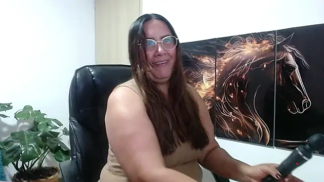Snapshot of amalia_brunette chatting on 06/16/26, 11:40 amalia brunette online show from 06/16/26, 11:40