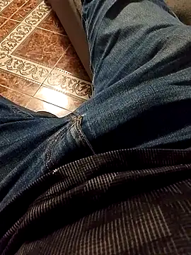 Snapshot of hotman8209 chatting on 10/28/25, 03:32 hotman8209 online show from 10/28/25, 03:32