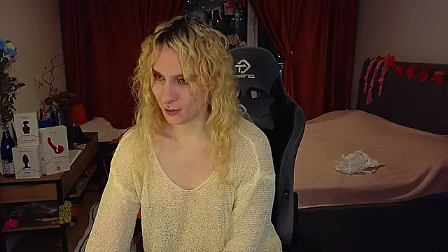 Snapshot of Lori_Myaf chatting on 12/18/24, 02:28 Lori Myaf online show from 12/18/24, 02:28