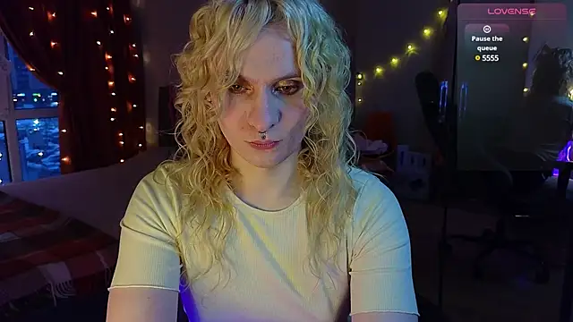 Snapshot of Lori_Myaf chatting on 03/02/25, 03:27 Lori Myaf online show from 03/02/25, 03:27