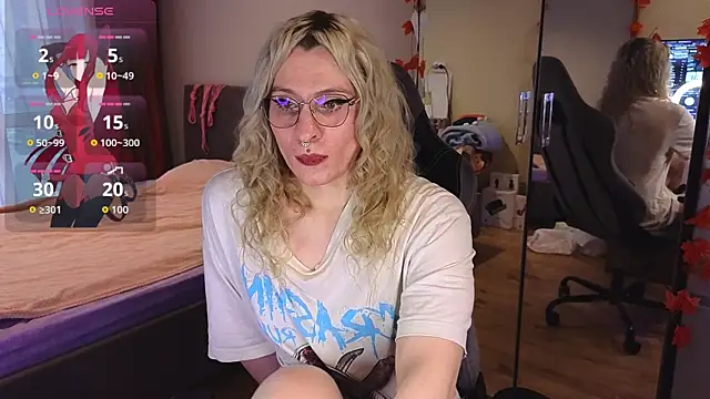 Snapshot of Lori_Myaf chatting on 10/05/25, 02:15 Lori Myaf online show from 10/05/25, 02:15