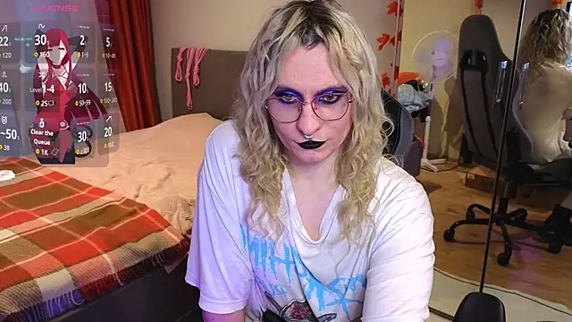 Snapshot of Lori_Myaf chatting on 11/12/25, 01:44 Lori Myaf online show from 11/12/25, 01:44