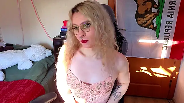 Snapshot of Lori_Myaf chatting on 02/18/26, 12:23 Lori Myaf online show from 02/18/26, 12:23