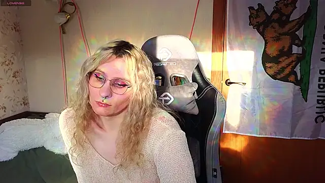 Snapshot of Lori_Myaf chatting on 02/24/26, 01:31 Lori Myaf online show from 02/24/26, 01:31