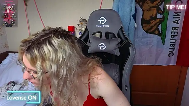 Snapshot of Lori_Myaf chatting on 03/12/26, 01:50 Lori Myaf online show from 03/12/26, 01:50