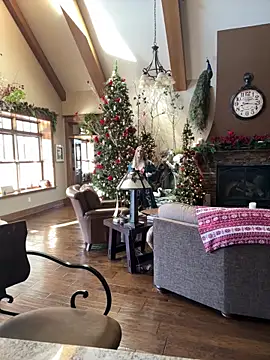 ItsDanniG online show from 12/25/24, 03:17