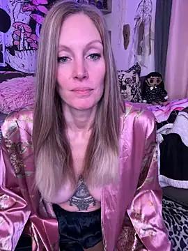 ItsDanniG online show from 02/13/25, 05:11