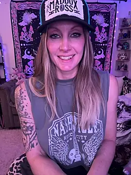 ItsDanniG online show from 03/11/25, 09:15