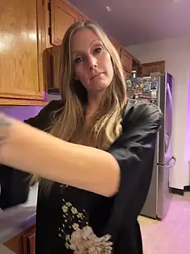 ItsDanniG online show from 11/21/25, 02:10