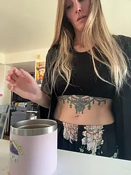 Snapshot of ItsDanniG chatting on 06/15/26, 03:25 ItsDanniG online show from 06/15/26, 03:25