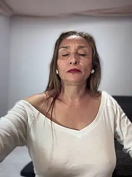 lilian prada online show from 04/16/26, 09:39