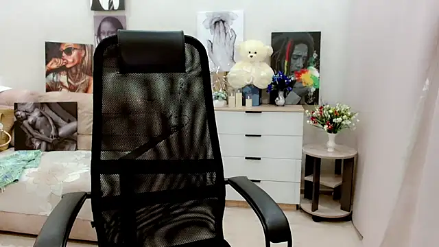 EveLove33 online show from 09/13/25, 04:40