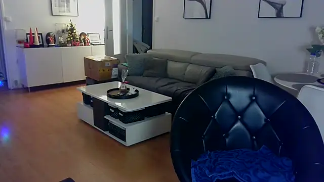 sarametisse26 online show from 12/05/25, 07:06